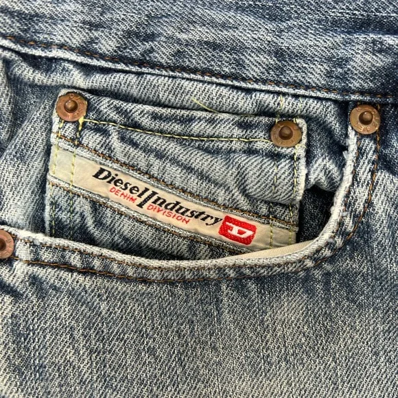 Men’s Diesel Industry Straight Leg Button Fly Distressed Blue Jeans 32x28 - Picture 6 of 16